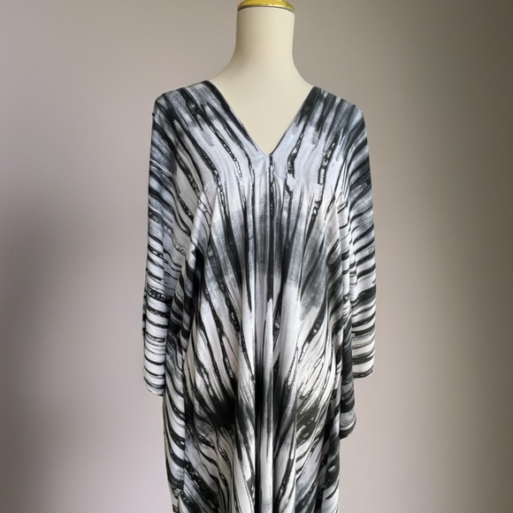 0123/ Black and White Long Kaftan - Picture 8 of 11